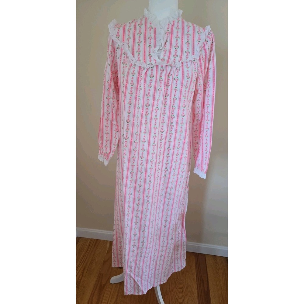 VTG Lanz Of Salzburg Ladies Long Flannel Eyelet Lace Trim Nightgown  Medium USA